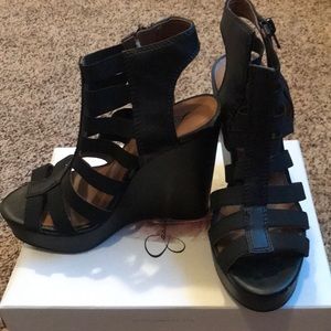 Black lucky brand wedges